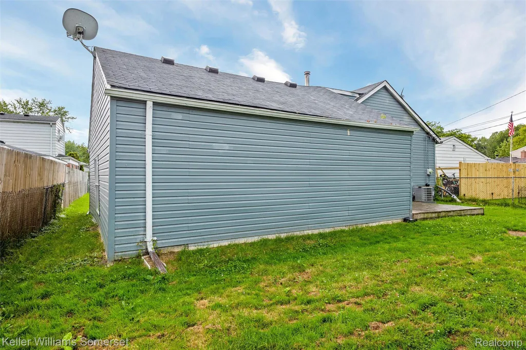 22937 Detour Street St. Clair Shores City MI 48082