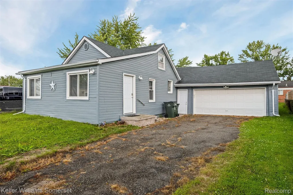 22937 Detour Street St. Clair Shores City MI 48082