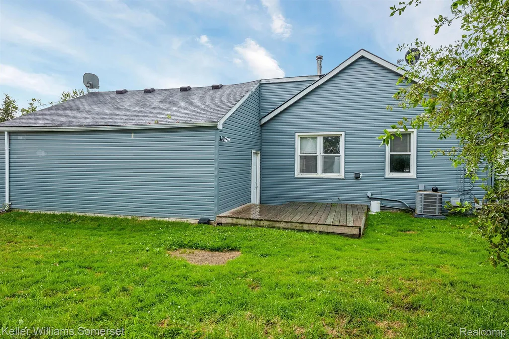 22937 Detour Street St. Clair Shores City MI 48082