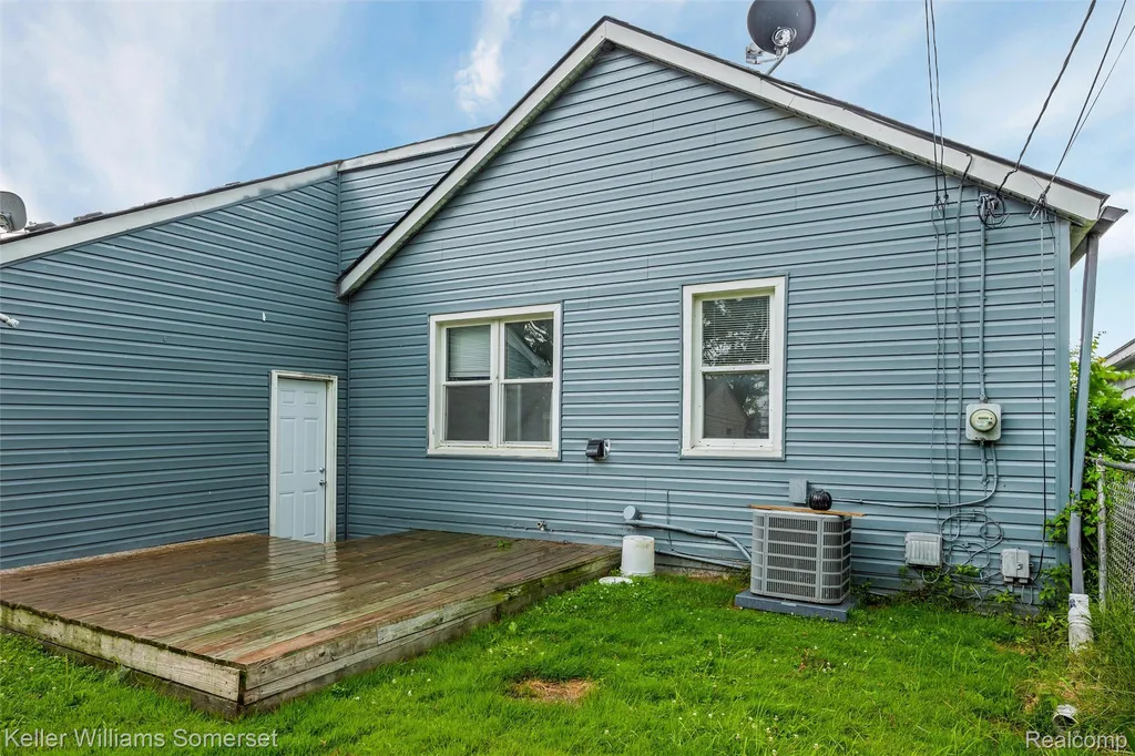 22937 Detour Street St. Clair Shores City MI 48082