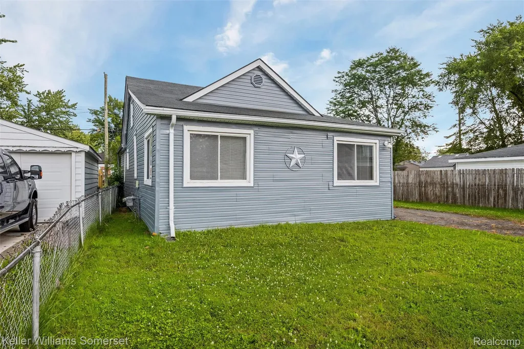 22937 Detour Street St. Clair Shores City MI 48082