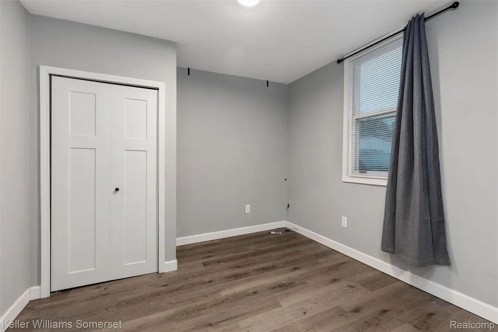 22937 Detour Street St. Clair Shores City MI 48082
