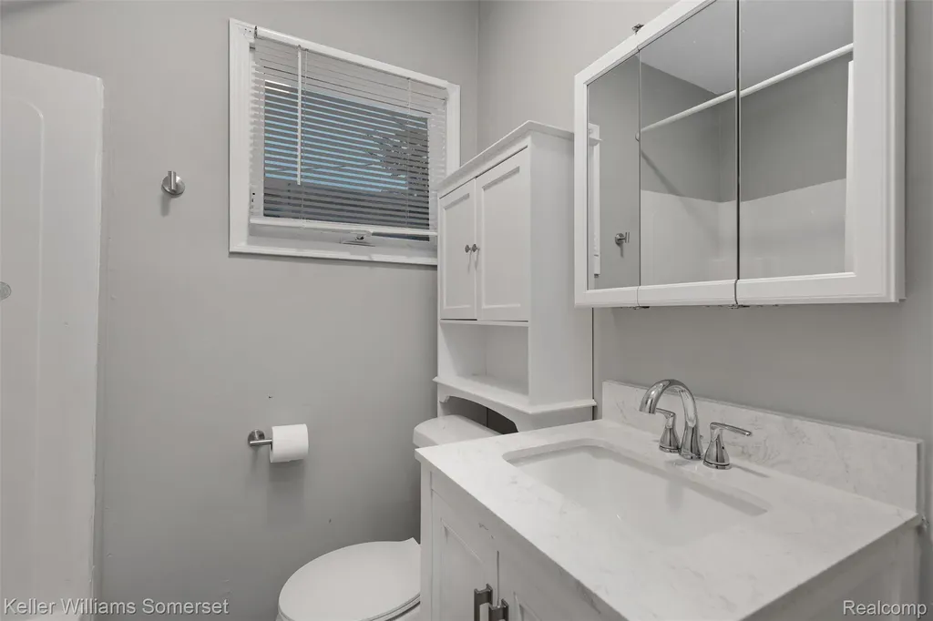 22937 Detour Street St. Clair Shores City MI 48082