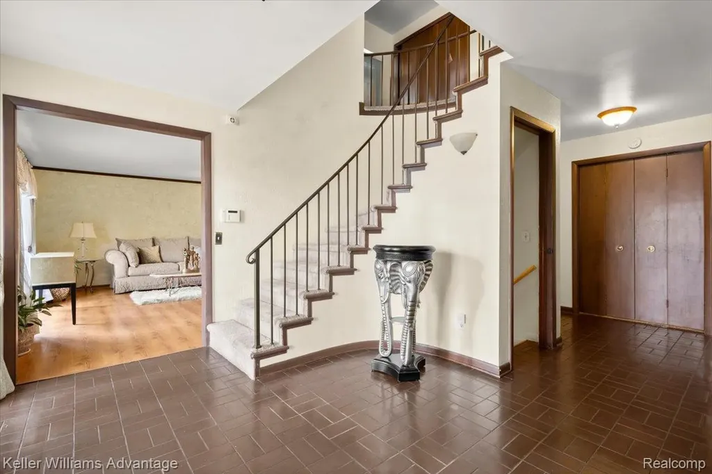 23500 Coventry Woods Lane Southfield City MI 48034