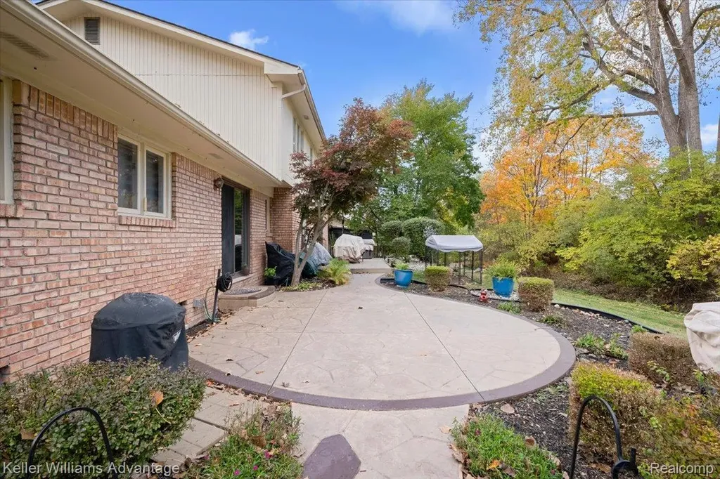 23500 Coventry Woods Lane Southfield City MI 48034