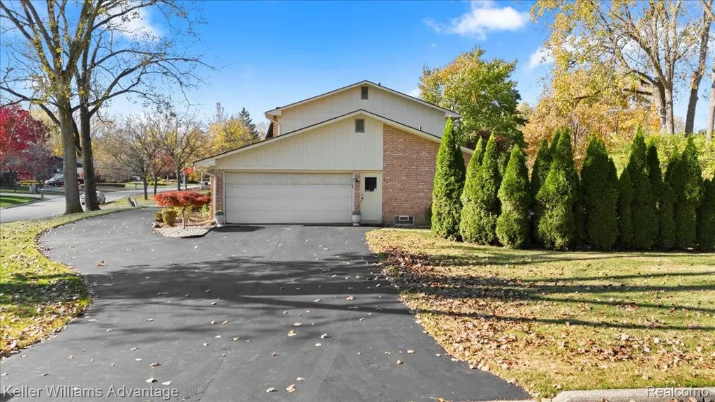 23500 Coventry Woods Lane Southfield City MI 48034