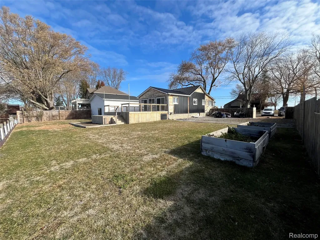 35754 Erie Drive Rockwood City MI 48173