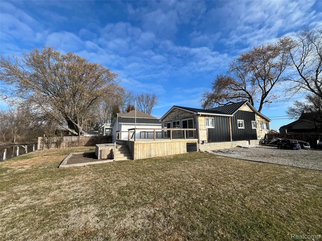 35754 Erie Drive Rockwood City MI 48173