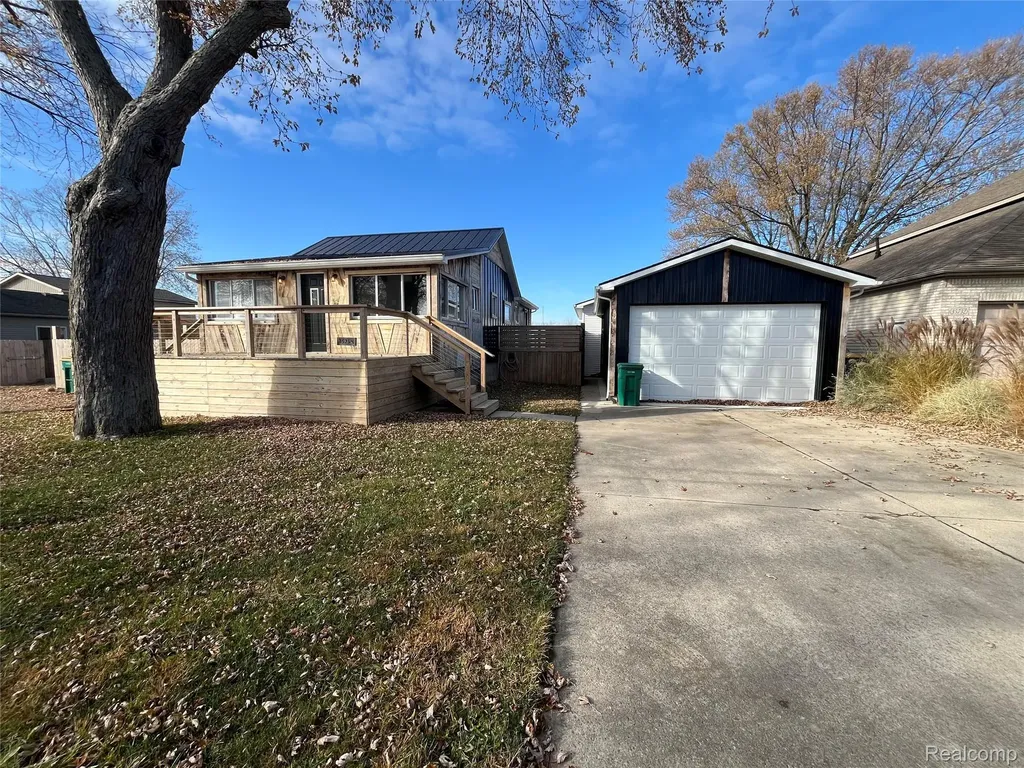 35754 Erie Drive Rockwood City MI 48173