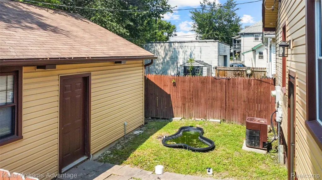 1449 Wayburn Street Grosse Pointe Park City MI 48230