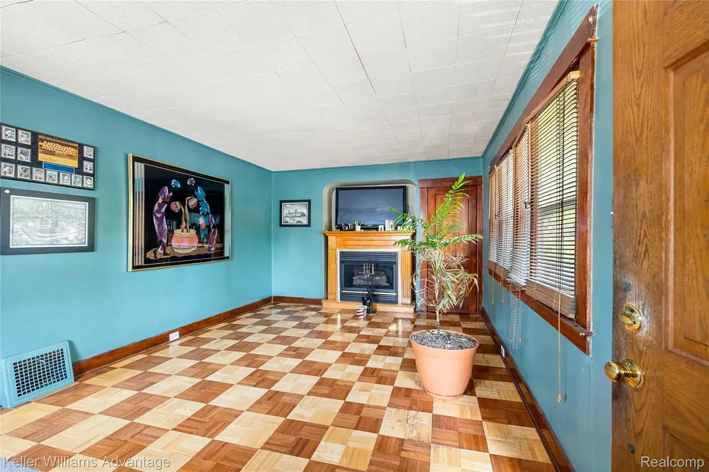 1449 Wayburn Street Grosse Pointe Park City MI 48230