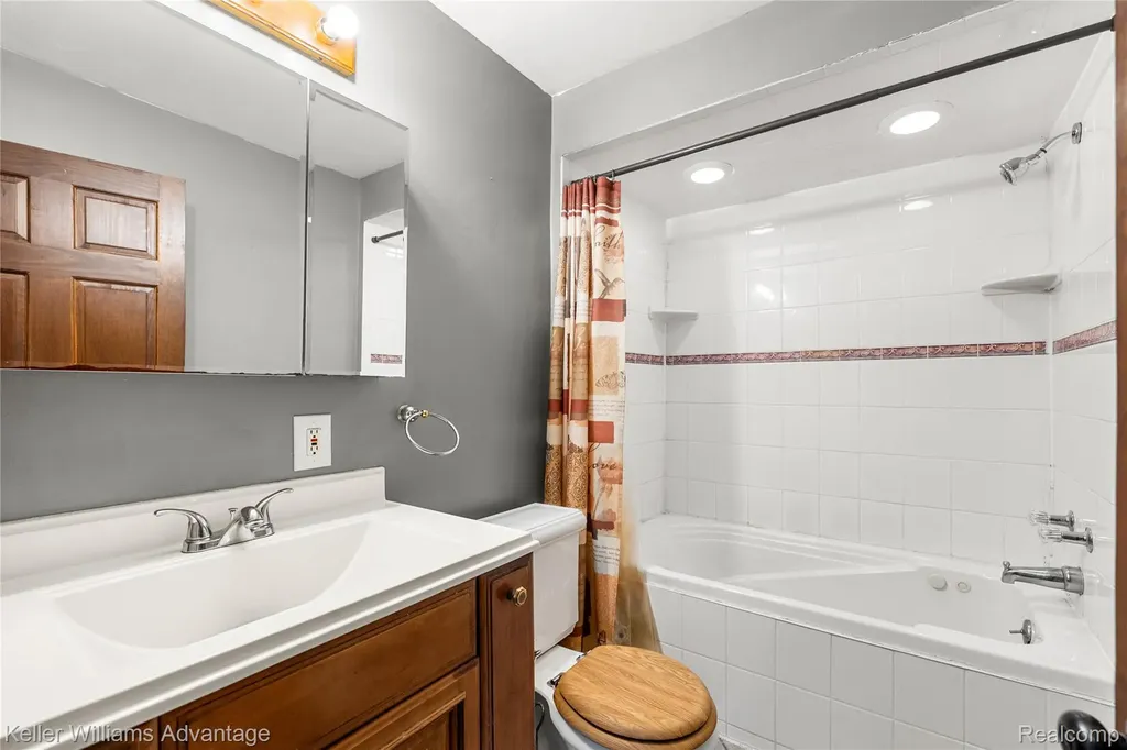 1449 Wayburn Street Grosse Pointe Park City MI 48230