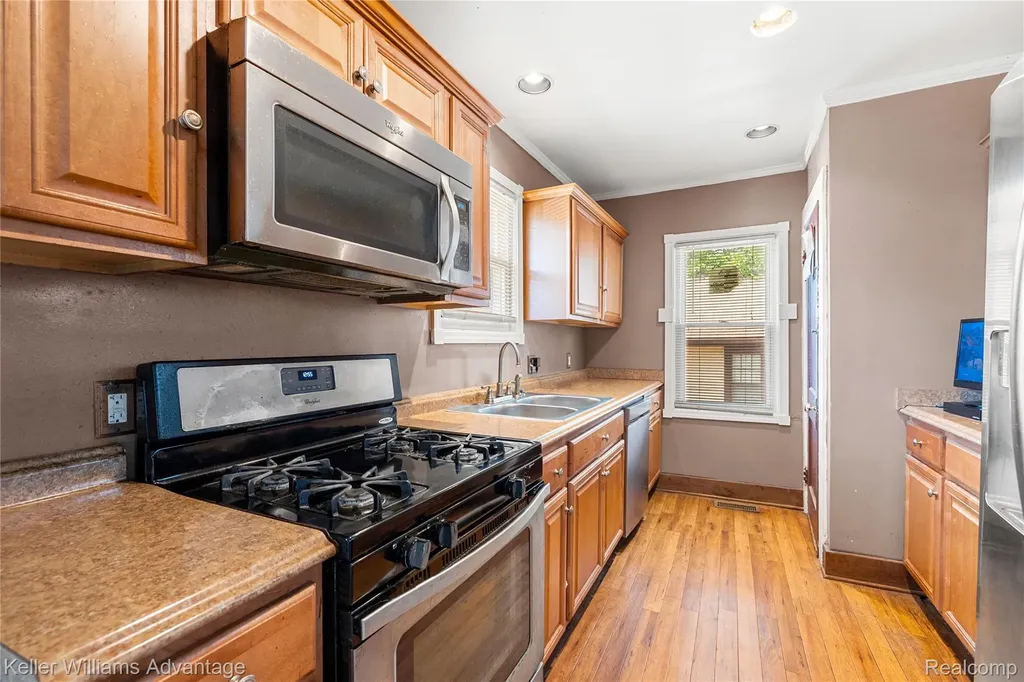 1449 Wayburn Street Grosse Pointe Park City MI 48230