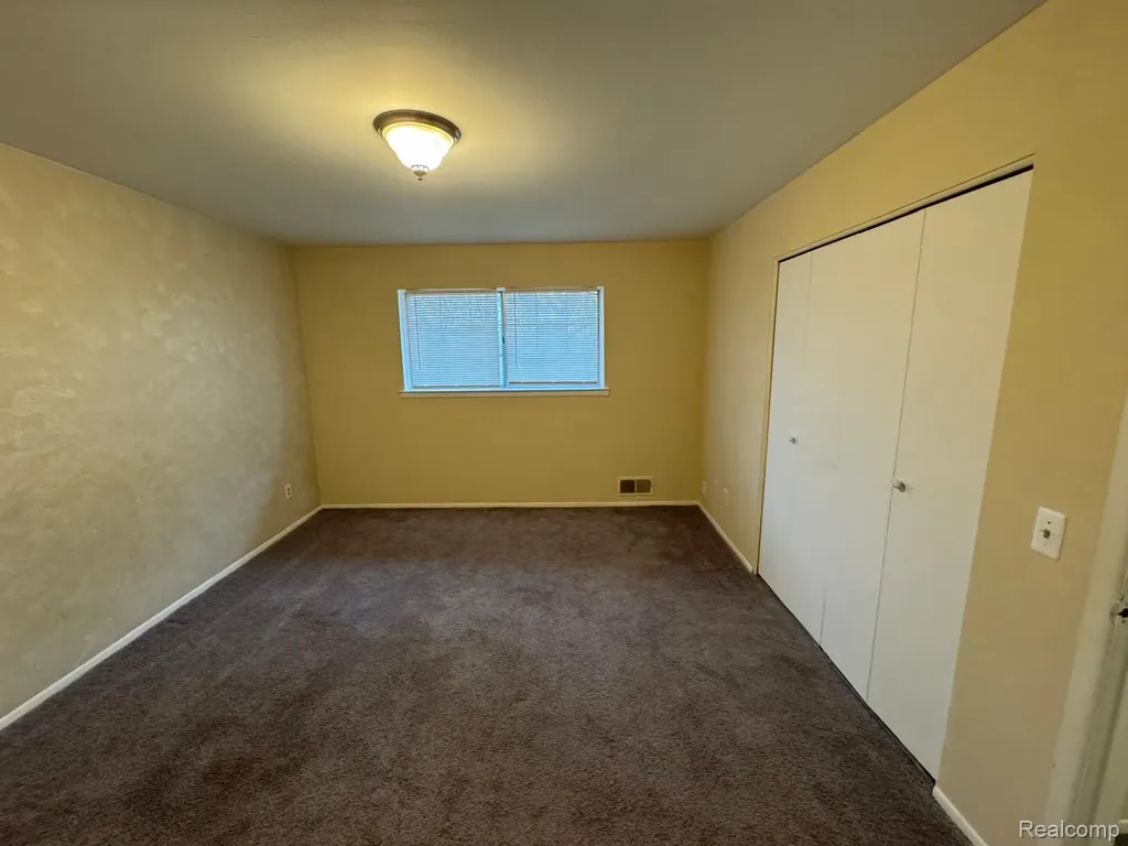 587 E Fox Hills Drive Bloomfield Hills City MI 48304