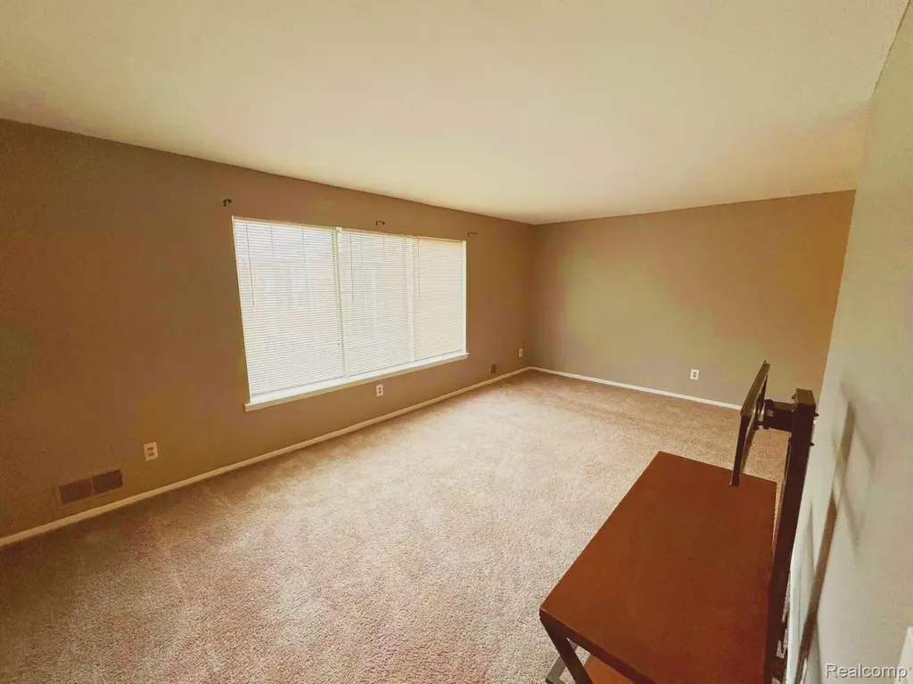 587 E Fox Hills Drive Bloomfield Hills City MI 48304