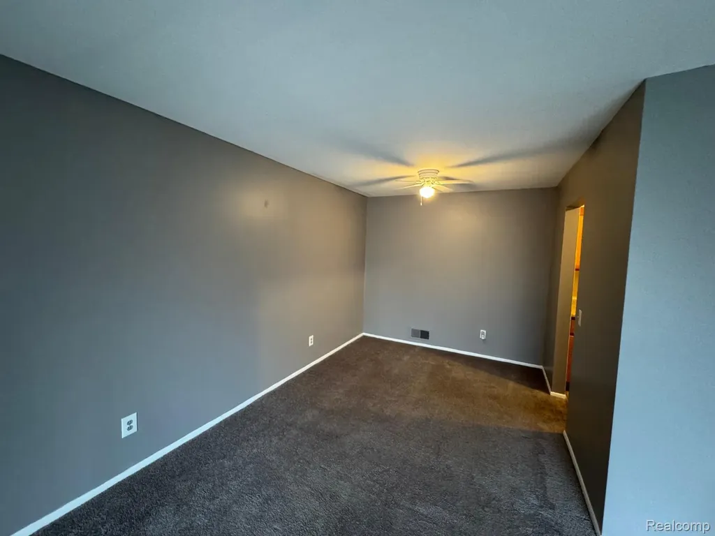 587 E Fox Hills Drive Bloomfield Hills City MI 48304