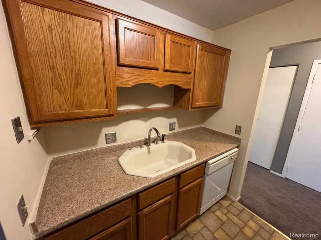 587 E Fox Hills Drive Bloomfield Hills City MI 48304