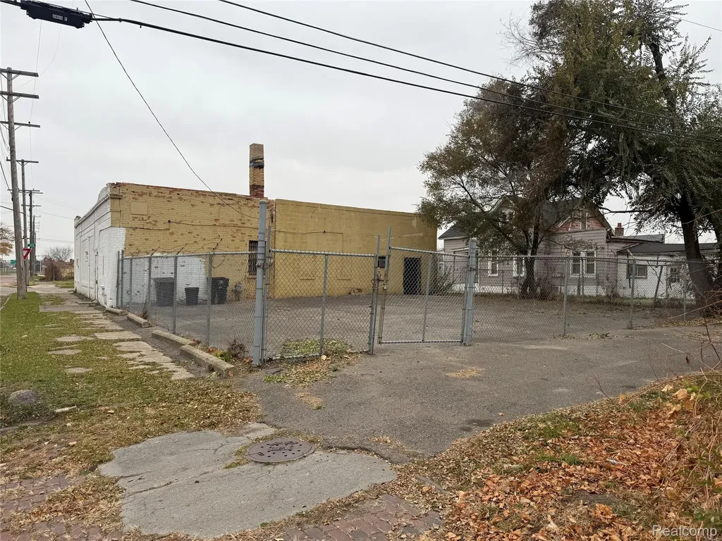 2800 15th Street Detroit City MI 48216