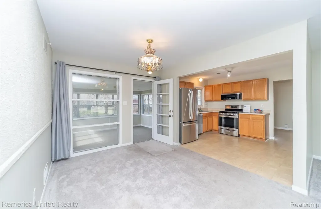 945 N Commerce Road Commerce Charter Township MI 48382