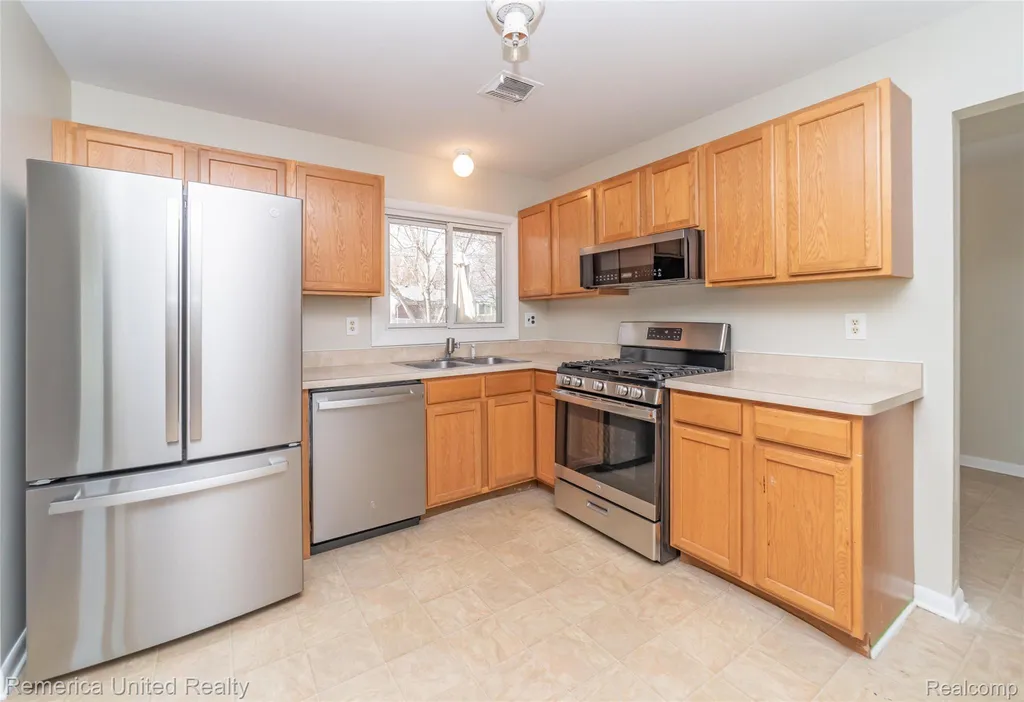 945 N Commerce Road Commerce Charter Township MI 48382