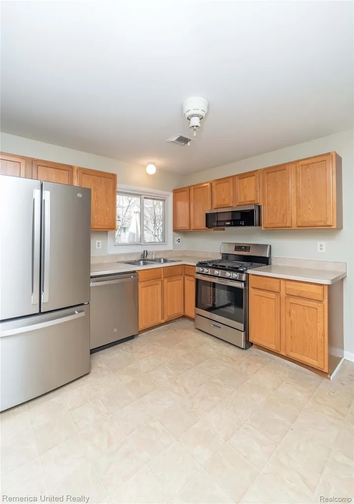945 N Commerce Road Commerce Charter Township MI 48382