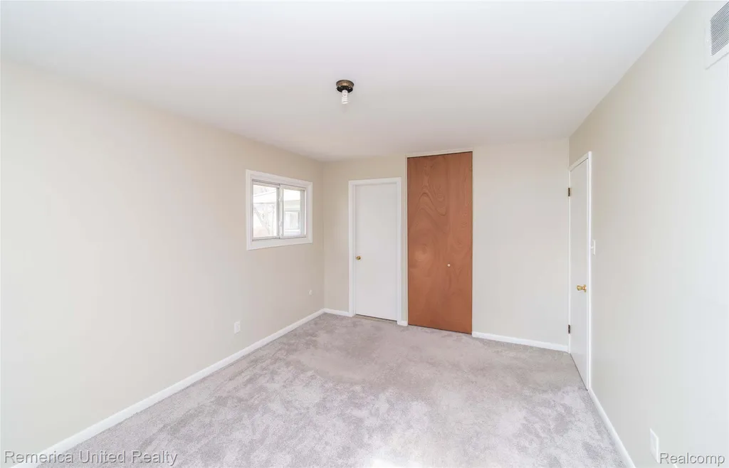 945 N Commerce Road Commerce Charter Township MI 48382