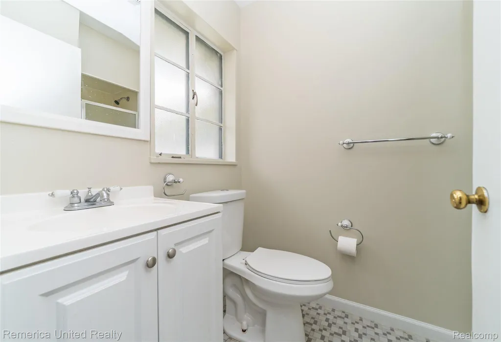 945 N Commerce Road Commerce Charter Township MI 48382