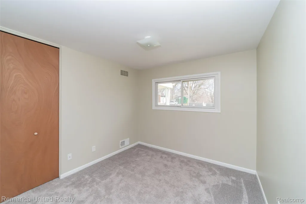 945 N Commerce Road Commerce Charter Township MI 48382
