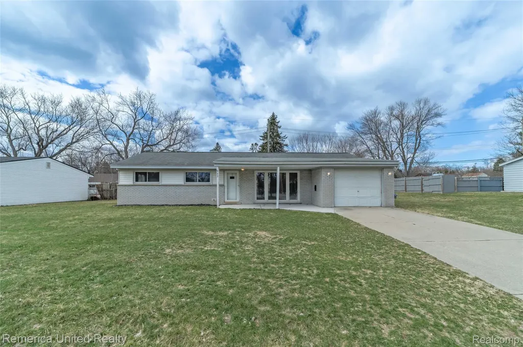 945 N Commerce Road Commerce Charter Township MI 48382