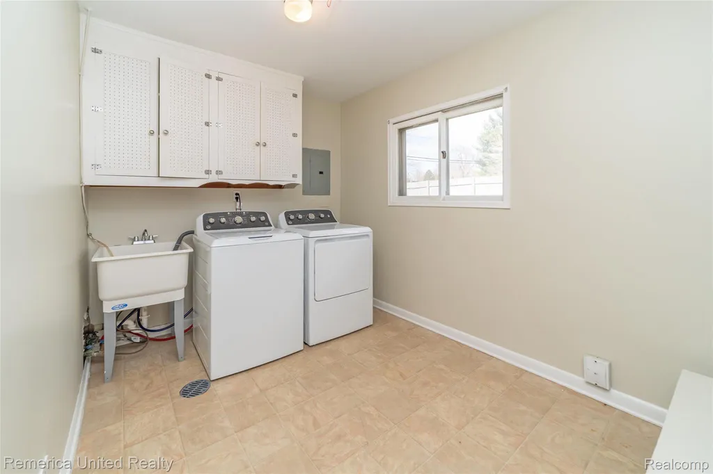 945 N Commerce Road Commerce Charter Township MI 48382