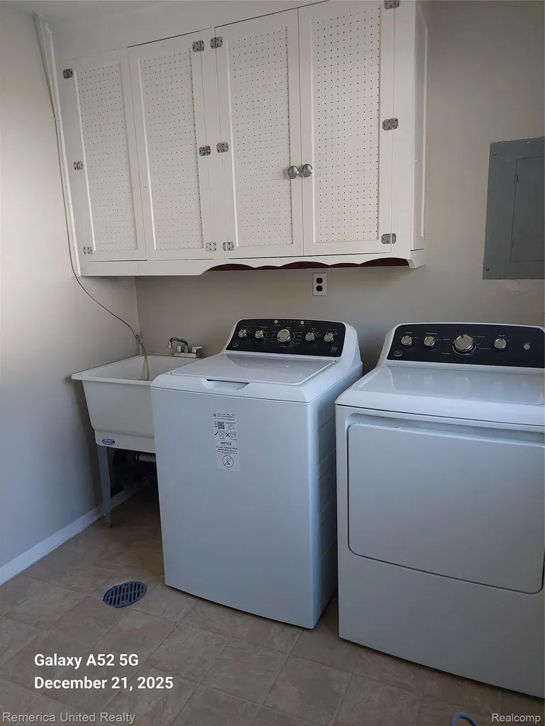 945 N Commerce Road Commerce Charter Township MI 48382