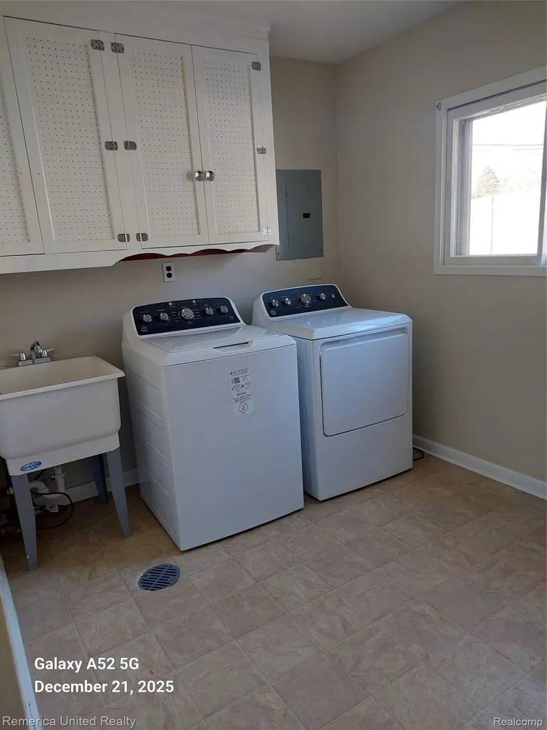 945 N Commerce Road Commerce Charter Township MI 48382