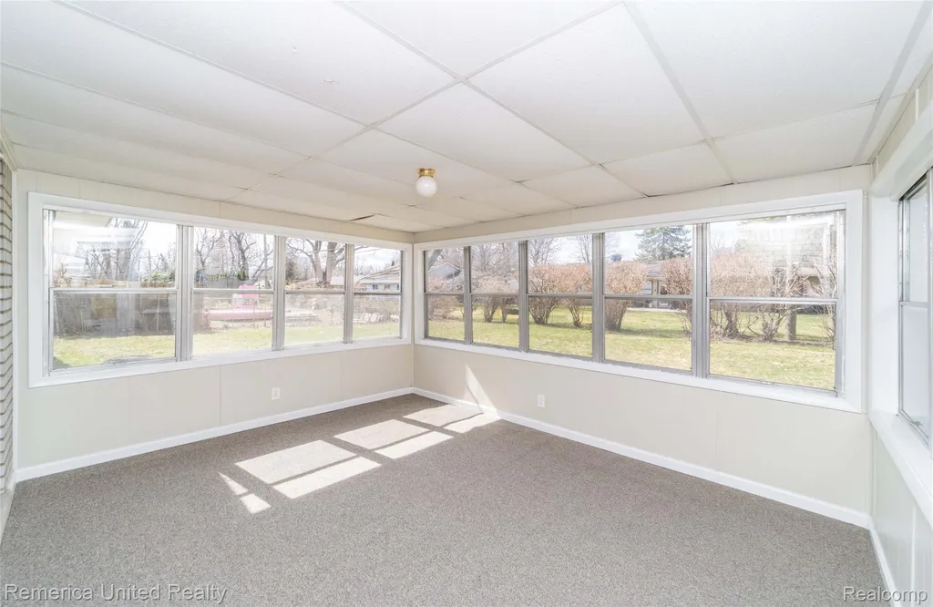 945 N Commerce Road Commerce Charter Township MI 48382