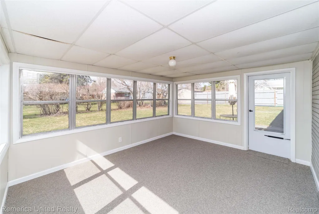 945 N Commerce Road Commerce Charter Township MI 48382