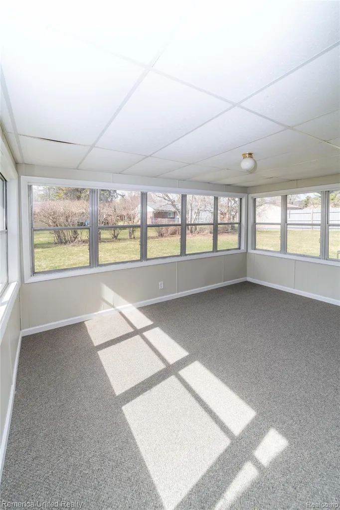 945 N Commerce Road Commerce Charter Township MI 48382