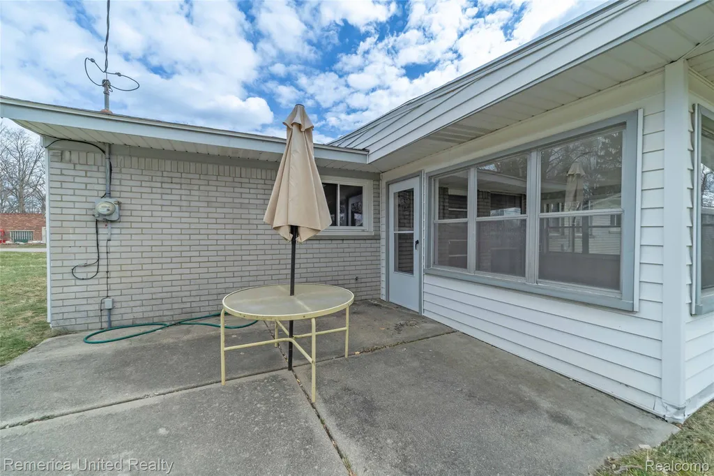 945 N Commerce Road Commerce Charter Township MI 48382