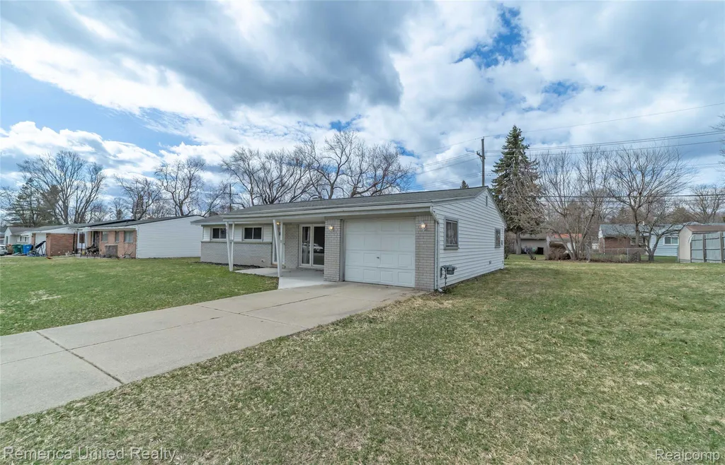 945 N Commerce Road Commerce Charter Township MI 48382