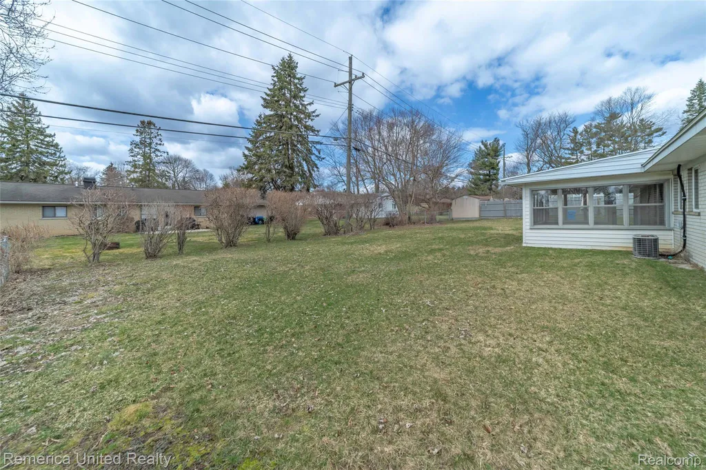945 N Commerce Road Commerce Charter Township MI 48382