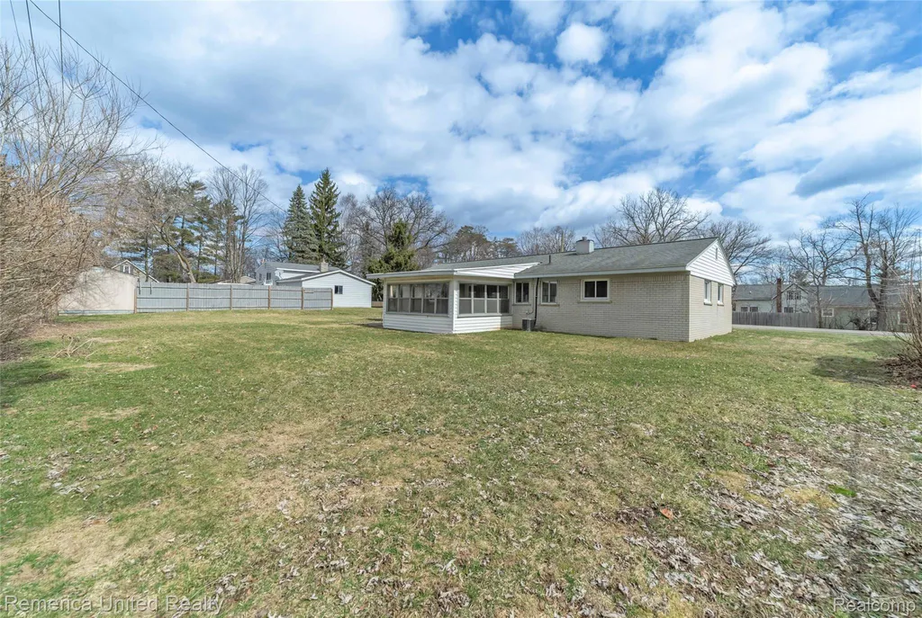 945 N Commerce Road Commerce Charter Township MI 48382