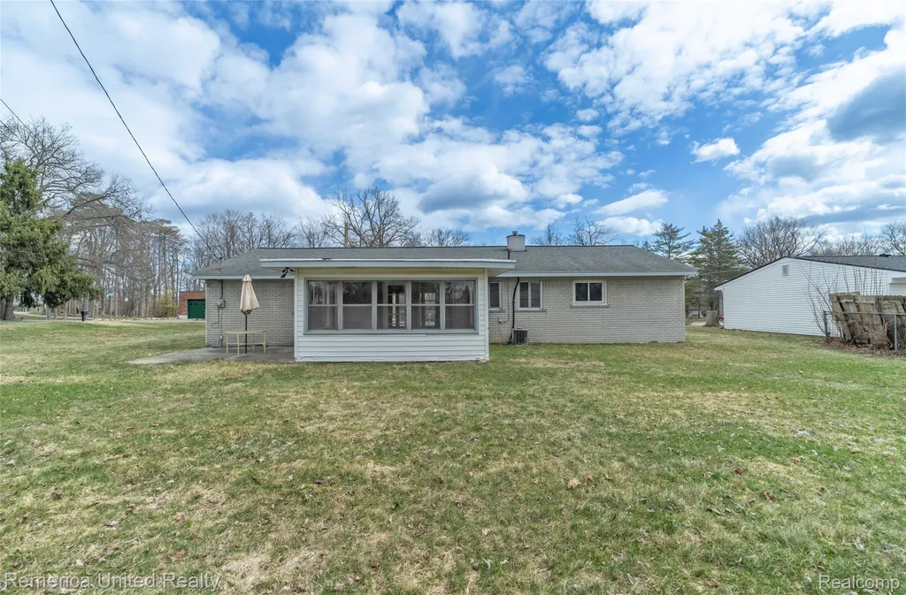 945 N Commerce Road Commerce Charter Township MI 48382