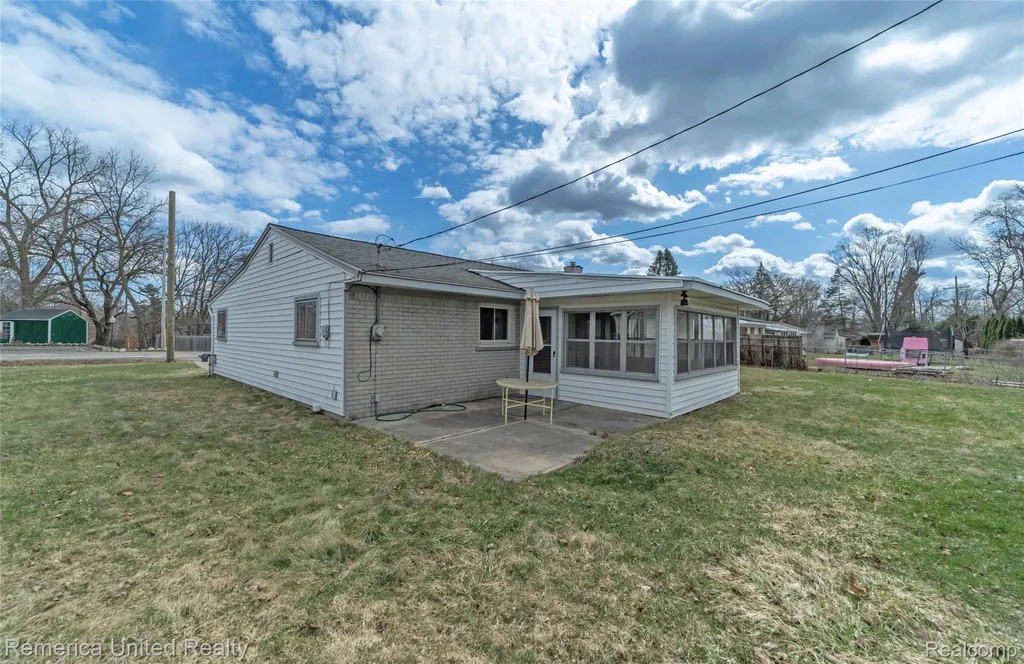 945 N Commerce Road Commerce Charter Township MI 48382