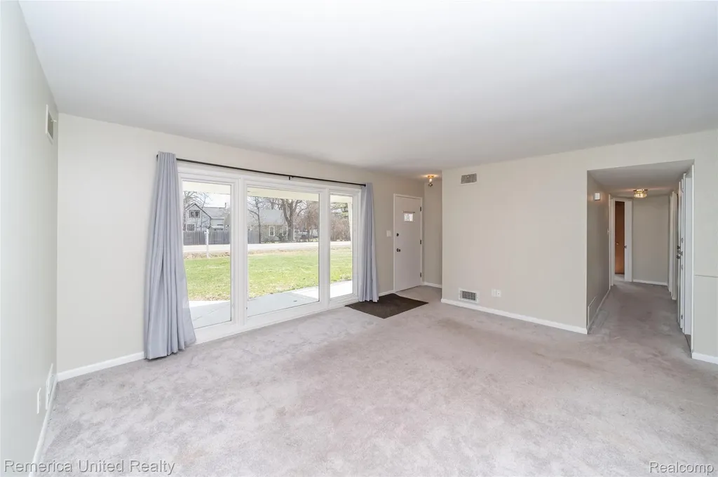 945 N Commerce Road Commerce Charter Township MI 48382