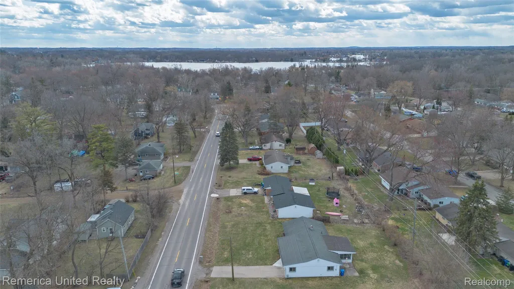 945 N Commerce Road Commerce Charter Township MI 48382