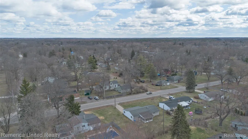 945 N Commerce Road Commerce Charter Township MI 48382