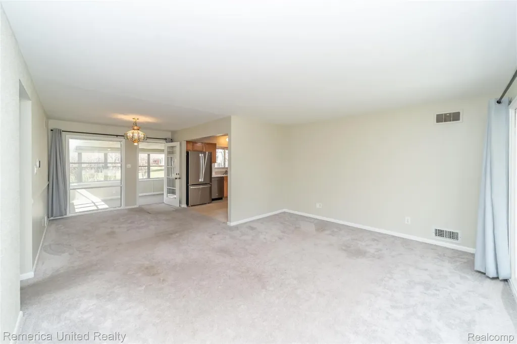 945 N Commerce Road Commerce Charter Township MI 48382