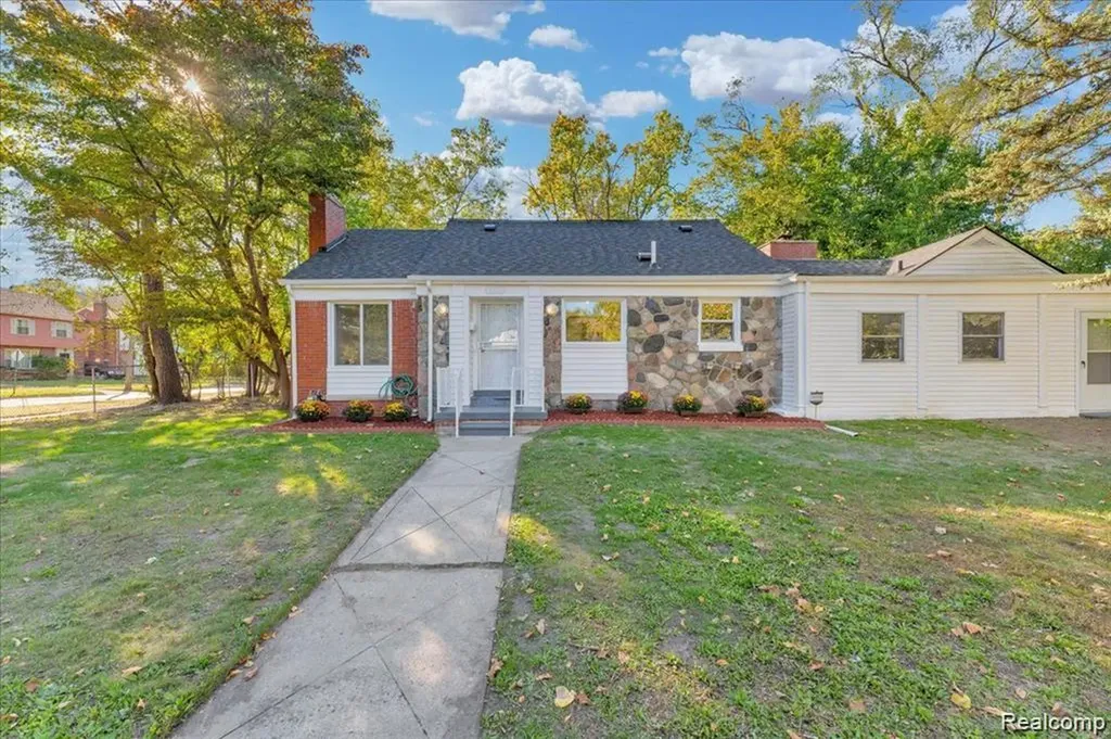 19909 Hartwell Street Detroit City MI 48235