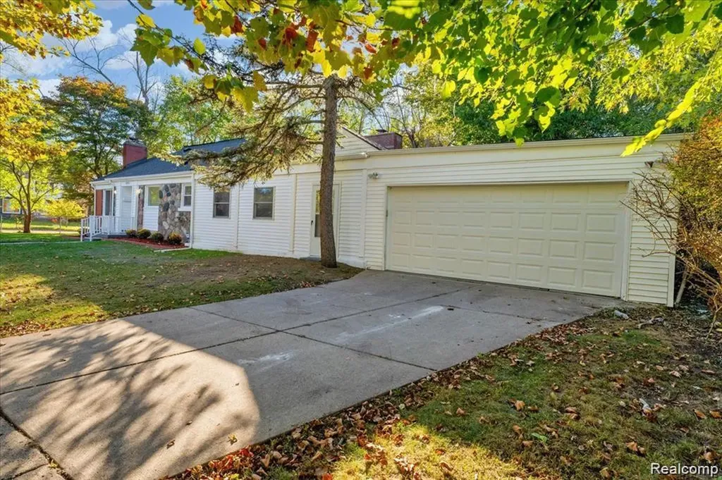 19909 Hartwell Street Detroit City MI 48235