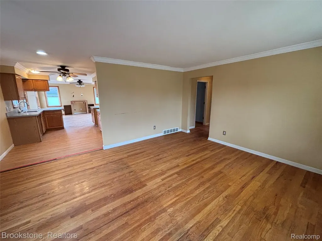 15435 Cameron Street Southgate City MI 48195