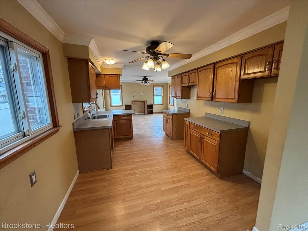 15435 Cameron Street Southgate City MI 48195