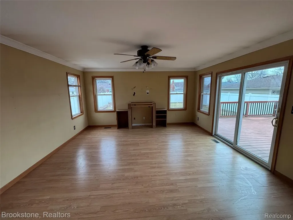 15435 Cameron Street Southgate City MI 48195